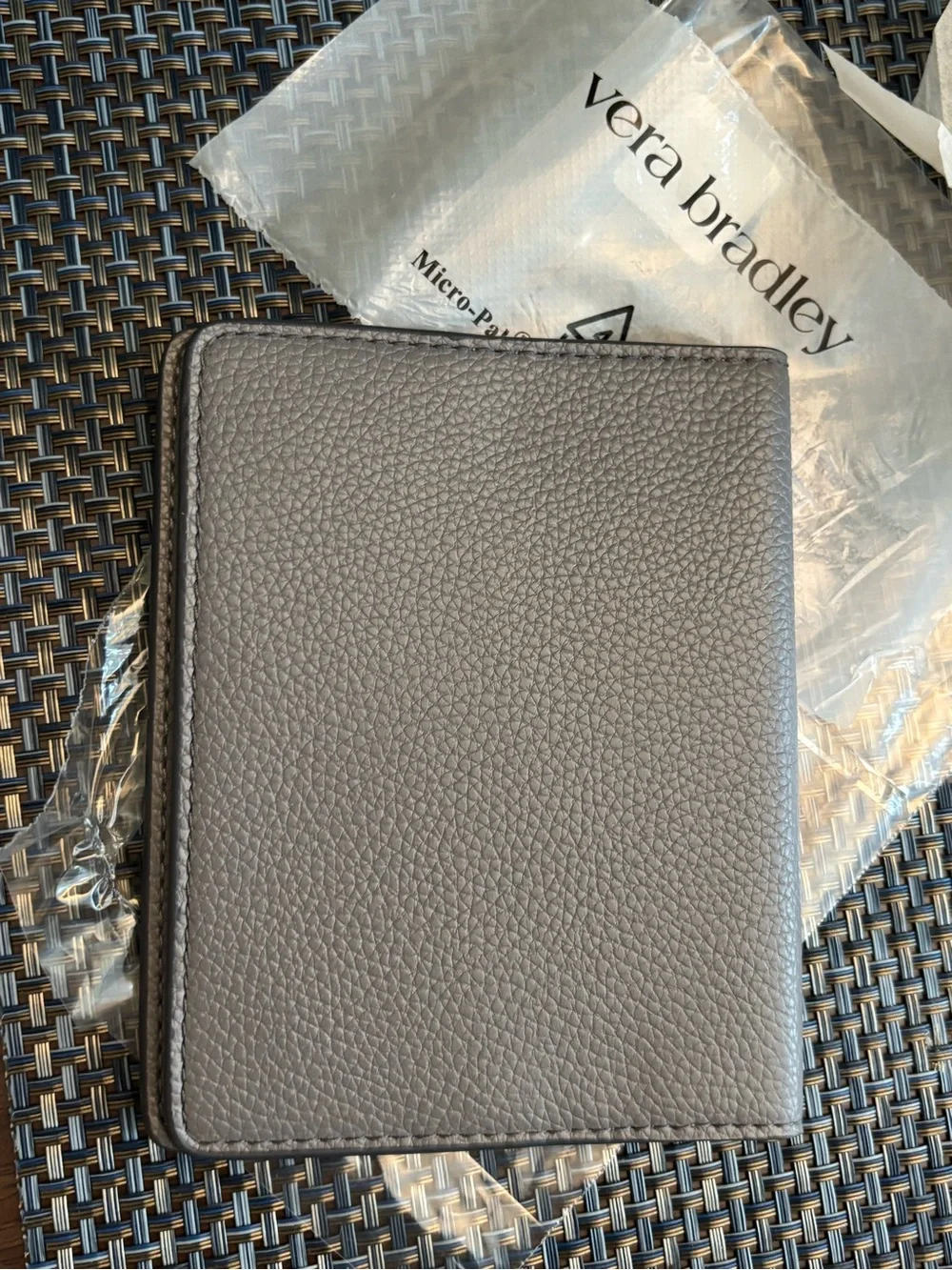 BNWT Vera Bradley passport /ID holder, faux leather- grey. Retail $79 - Picture 5 of 9